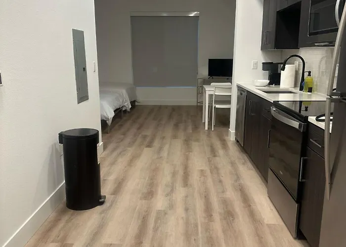 Cozy One Bedroom & Loft Sunset Free Off Site Parking And Wifi