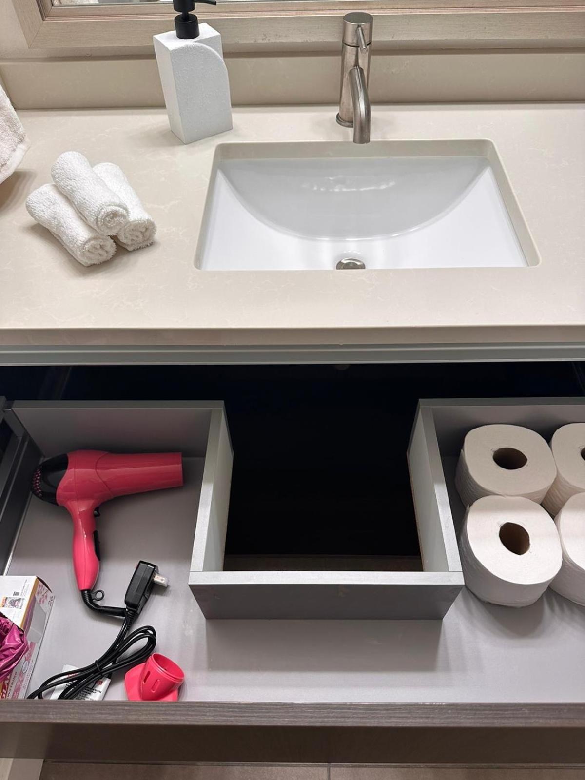 Cozy One Bedroom & Loft Sunset Free Off Site Parking And Wifi Appartement *